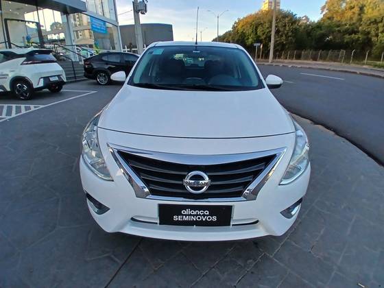 NISSAN VERSA 1.6 16V FLEXSTART UNIQUE 4P XTRONIC NISSAN VERSA 1.6 16V FLEXSTART UNIQUE 4P XTRONIC